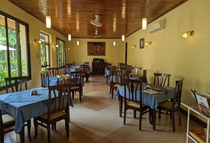 בית מלון כפרי Parkview Inn