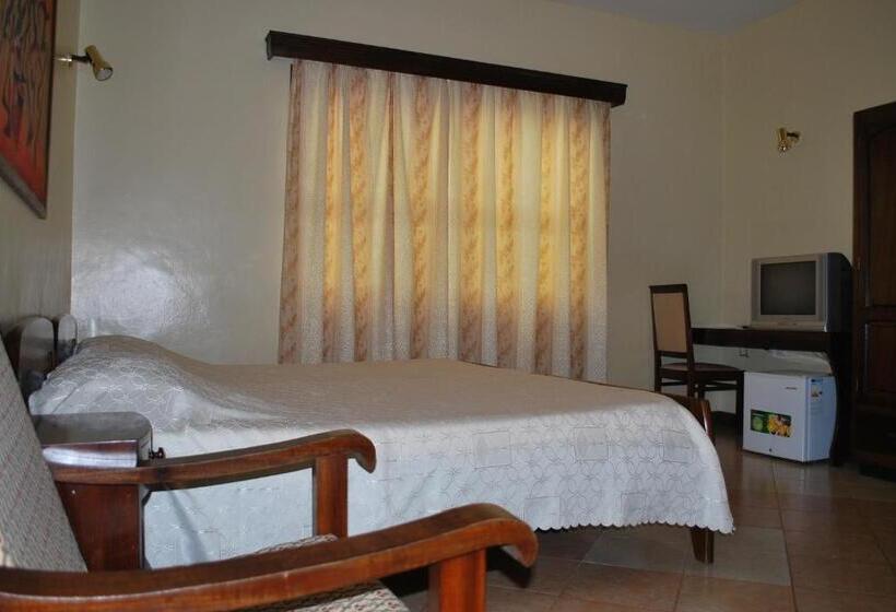 בית מלון כפרי Parkview Inn