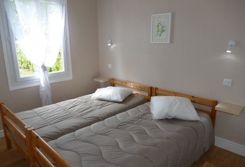 In The Country Side, Near Sarlat, Cottage With Indoor Heated Swimming Pool