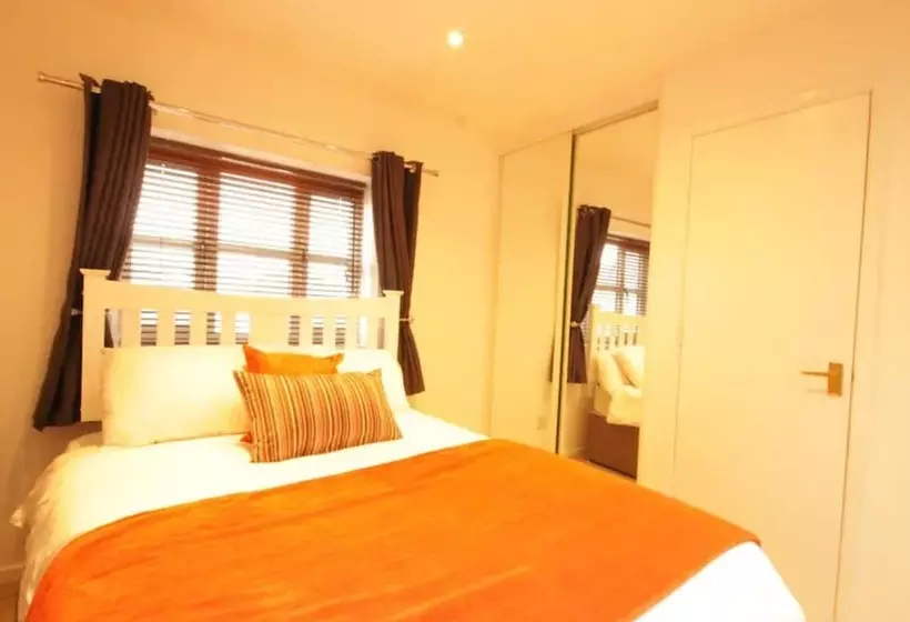 Majatalo Fantastic 2 Bed House In Hull. Garden, Sky Tv