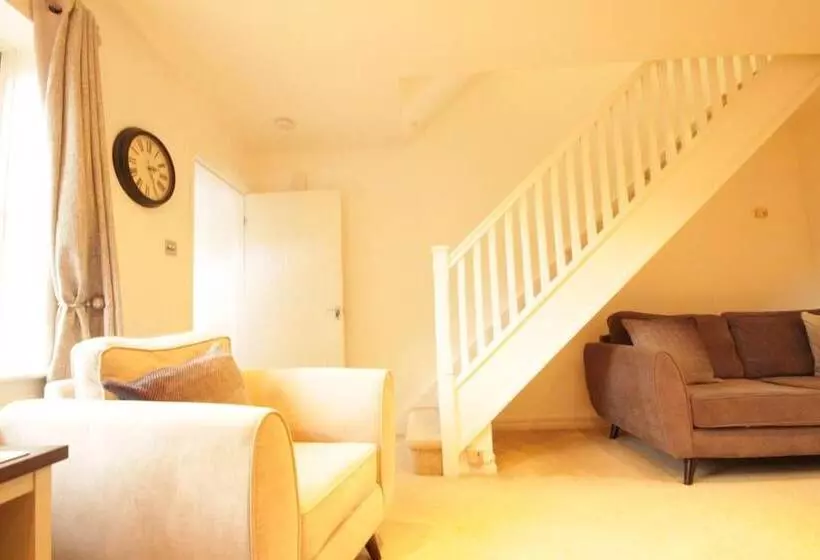 Majatalo Fantastic 2 Bed House In Hull. Garden, Sky Tv