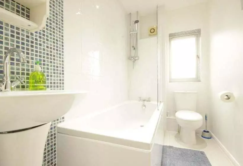 Majatalo Fantastic 2 Bed House In Hull. Garden, Sky Tv