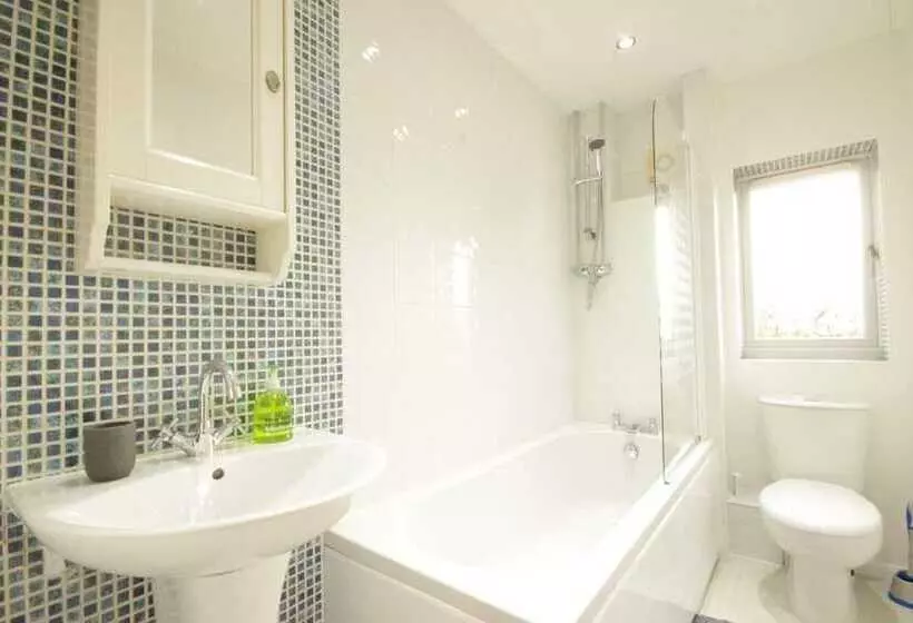 Majatalo Fantastic 2 Bed House In Hull. Garden, Sky Tv