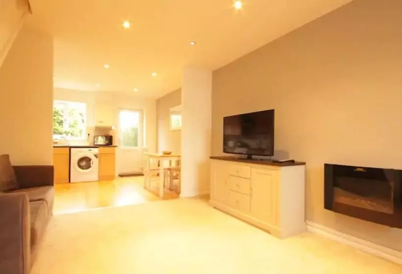Majatalo Fantastic 2 Bed House In Hull. Garden, Sky Tv