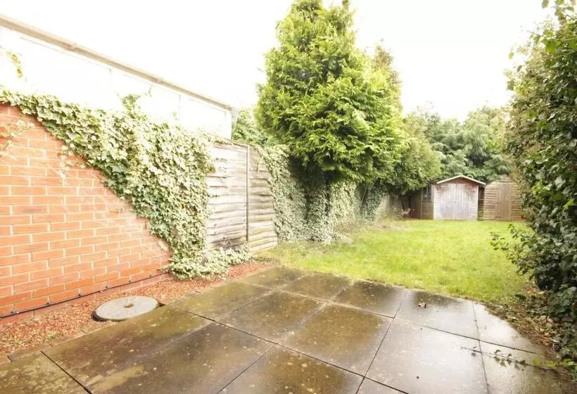 Majatalo Fantastic 2 Bed House In Hull. Garden, Sky Tv
