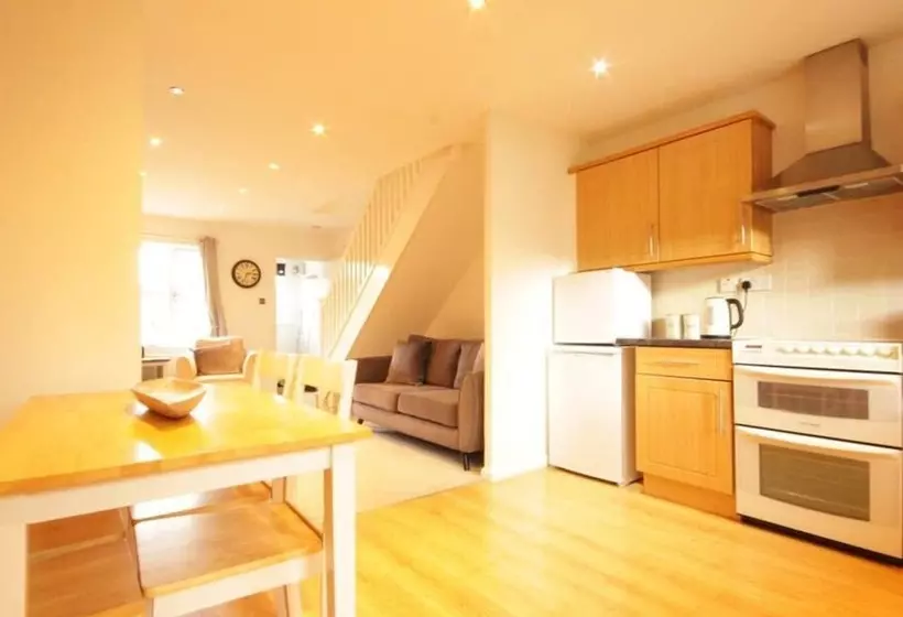 Majatalo Fantastic 2 Bed House In Hull. Garden, Sky Tv