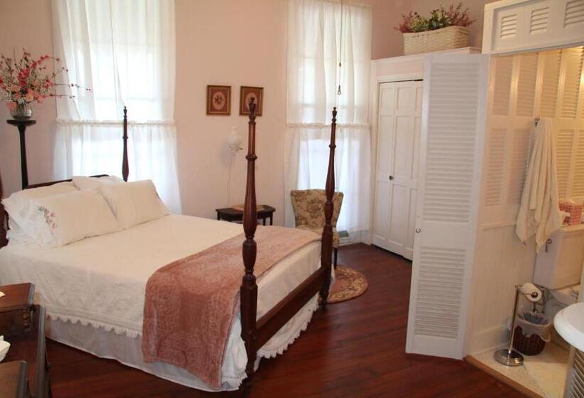 Riverboat Bed & Breakfast