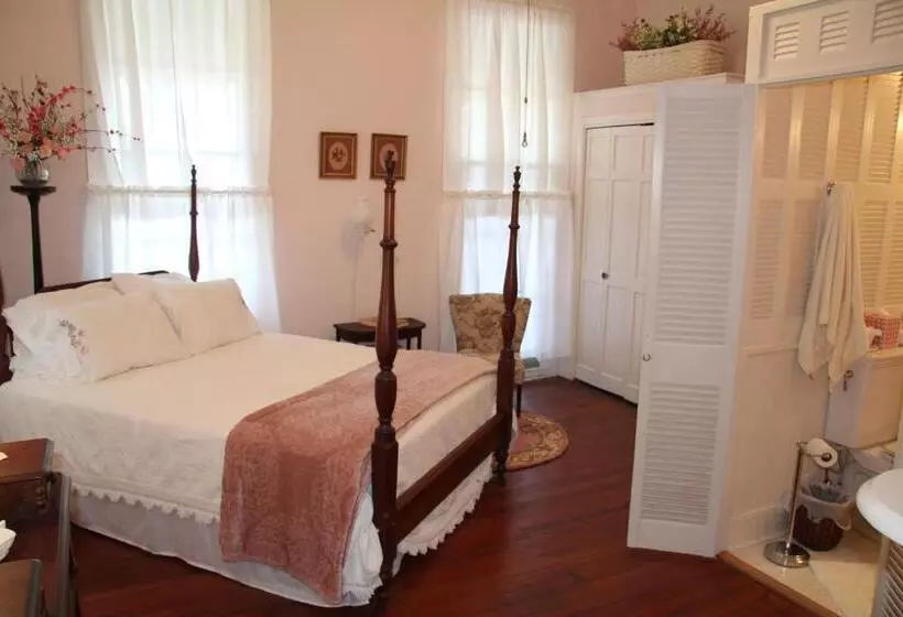 Riverboat Bed & Breakfast