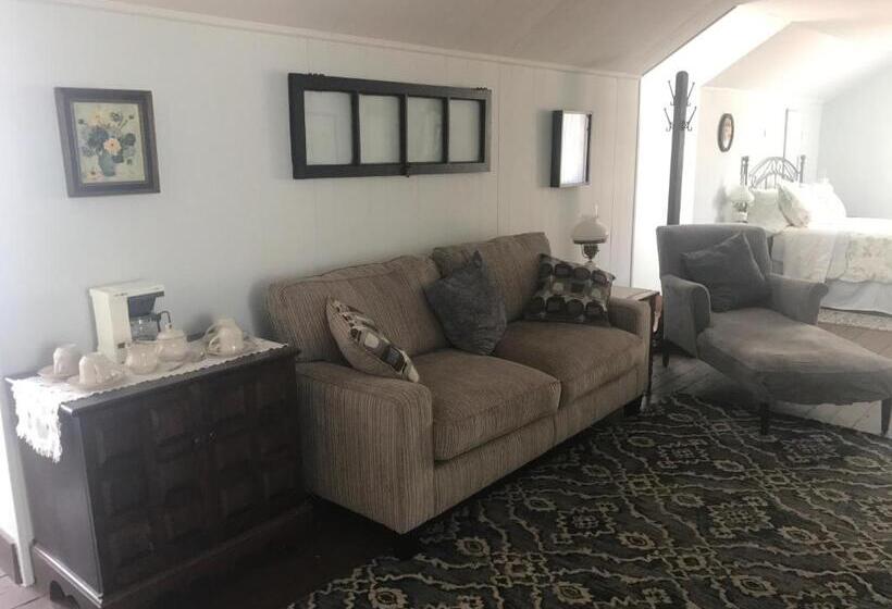 Riverboat Bed & Breakfast