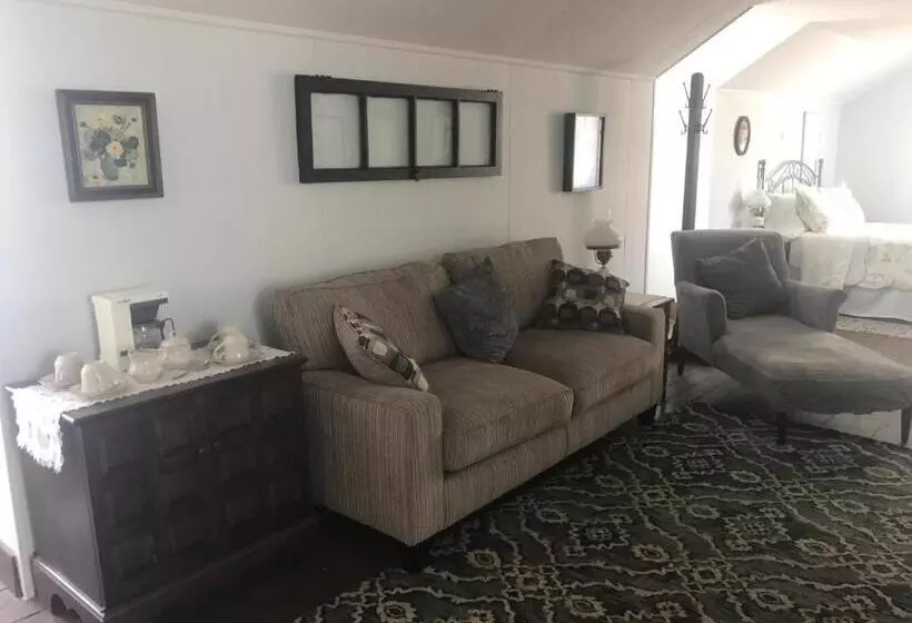 Riverboat Bed & Breakfast