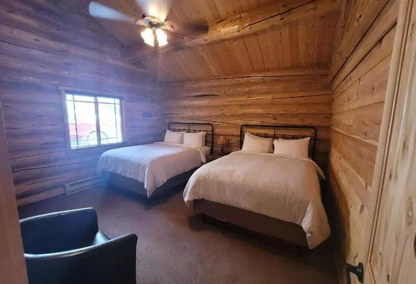 Roosevelt Hotel Yellowstone