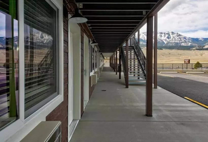 Roosevelt Hotel Yellowstone