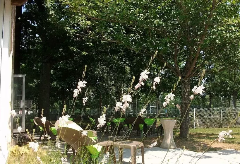 Crjs Et Auberge De Jeunesse   Hostel