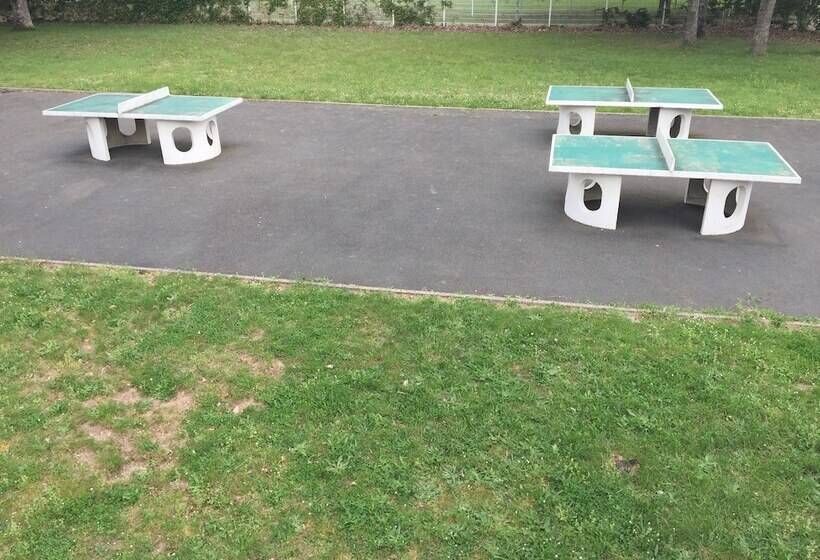 Crjs Et Auberge De Jeunesse   Hostel