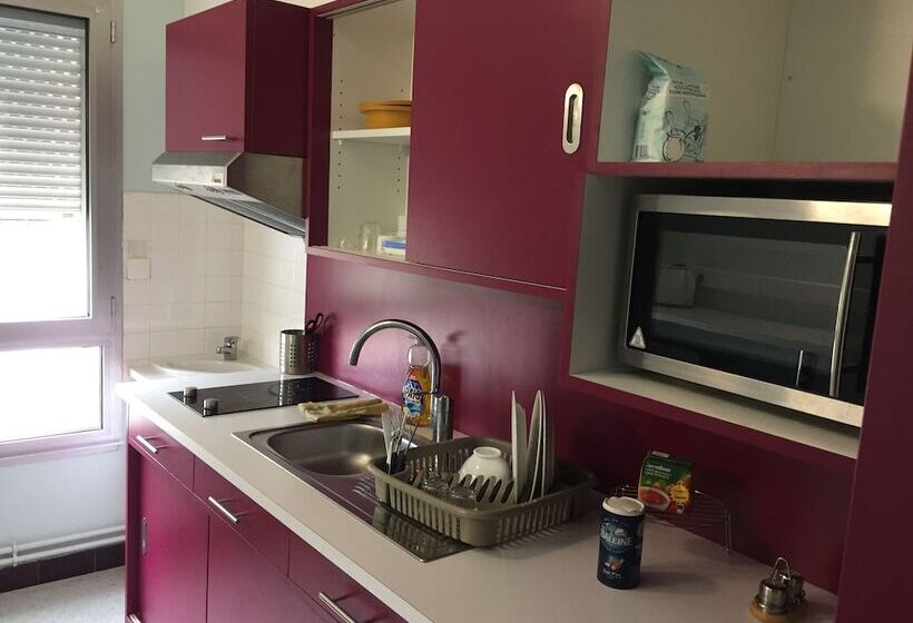 Crjs Et Auberge De Jeunesse   Hostel