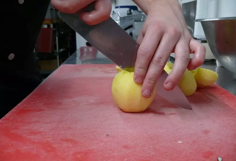 Crjs Et Auberge De Jeunesse   Hostel