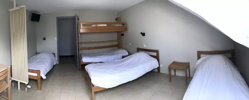 Crjs Et Auberge De Jeunesse   Hostel