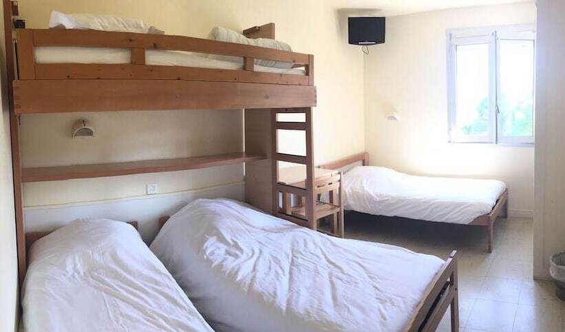 Crjs Et Auberge De Jeunesse   Hostel