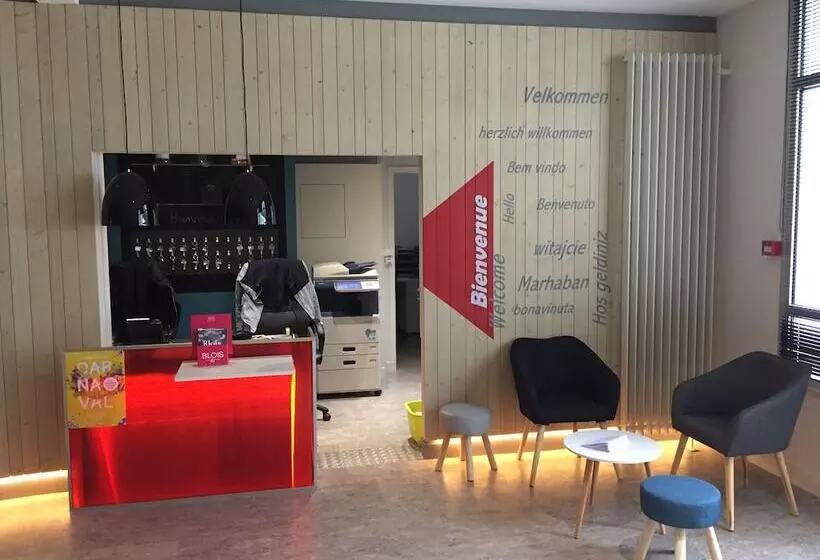 Crjs Et Auberge De Jeunesse   Hostel