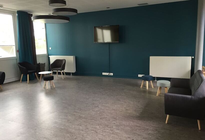 Crjs Et Auberge De Jeunesse   Hostel