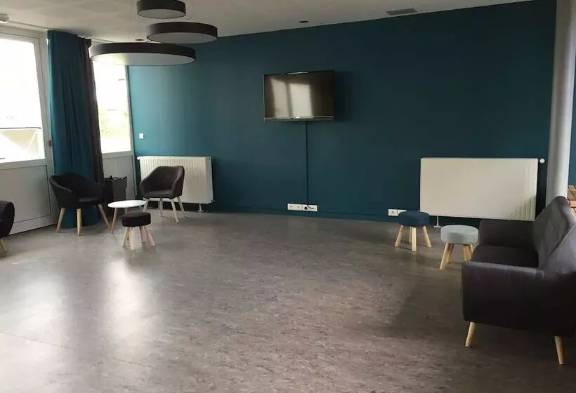 Crjs Et Auberge De Jeunesse   Hostel