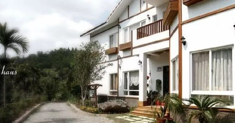 تختخواب و صبحانه Nunu Haus Guest House