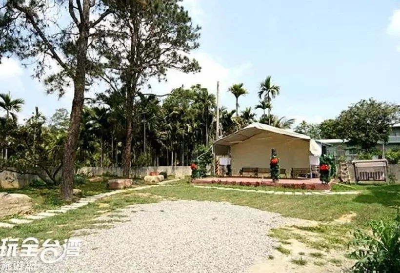 تختخواب و صبحانه Nunu Haus Guest House