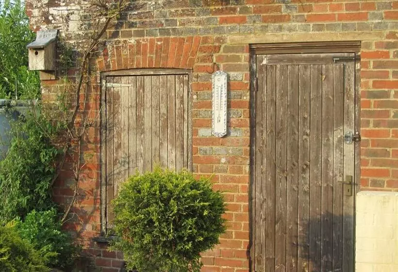 Aamiaismajoitus (B&B) Wartling Place Country House