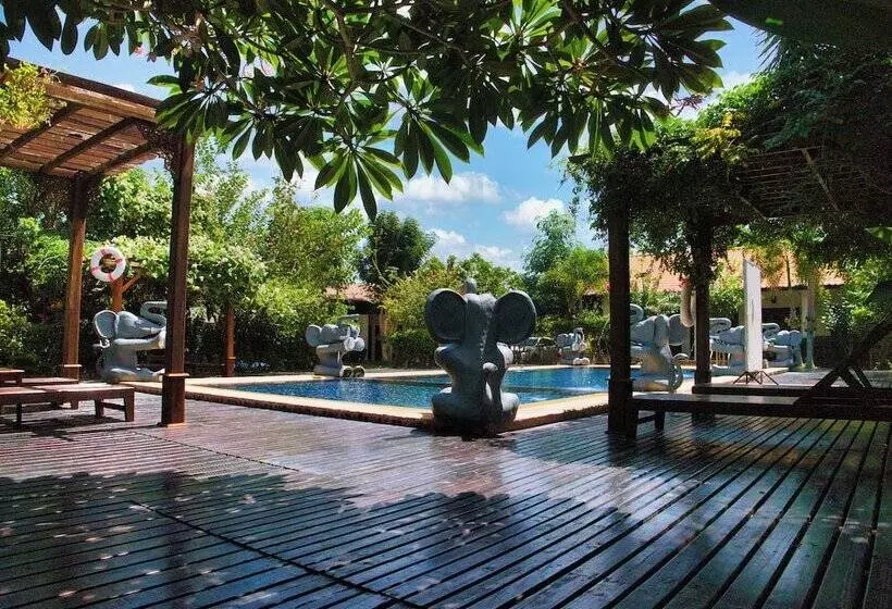 Hotelli Baan Kiangnam Pattaya Resort