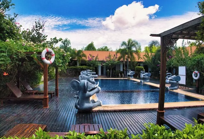 Hotelli Baan Kiangnam Pattaya Resort