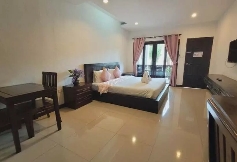 Hotelli Baan Kiangnam Pattaya Resort