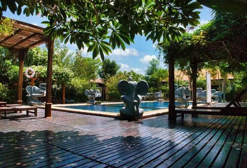 Hotelli Baan Kiangnam Pattaya Resort