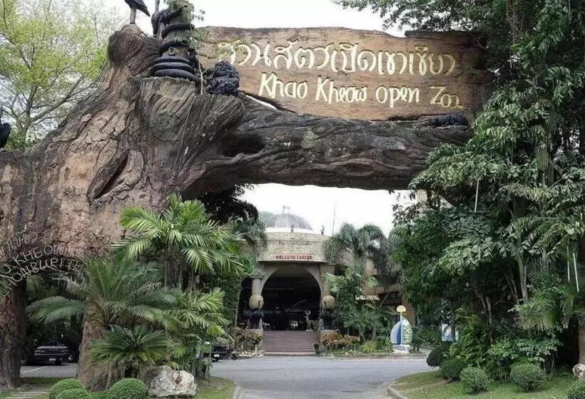 Hotelli Baan Kiangnam Pattaya Resort