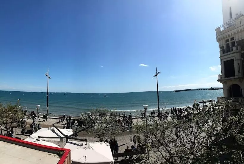 هتل Hôtel Du Commerce