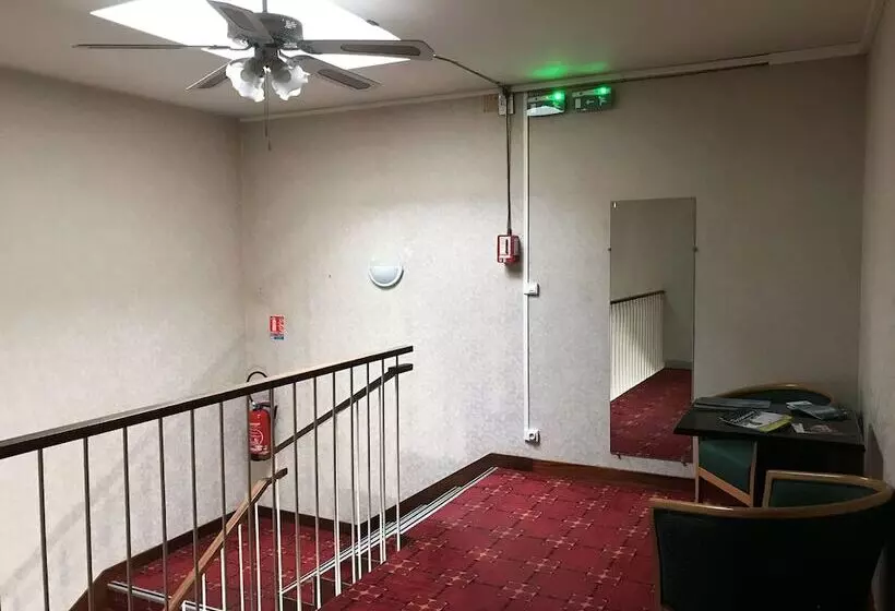 هتل Hôtel Du Commerce