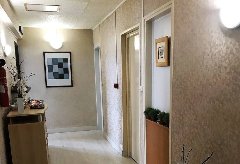 هتل Hôtel Du Commerce