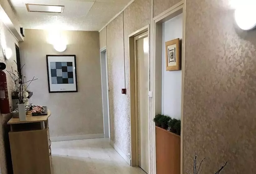 هتل Hôtel Du Commerce