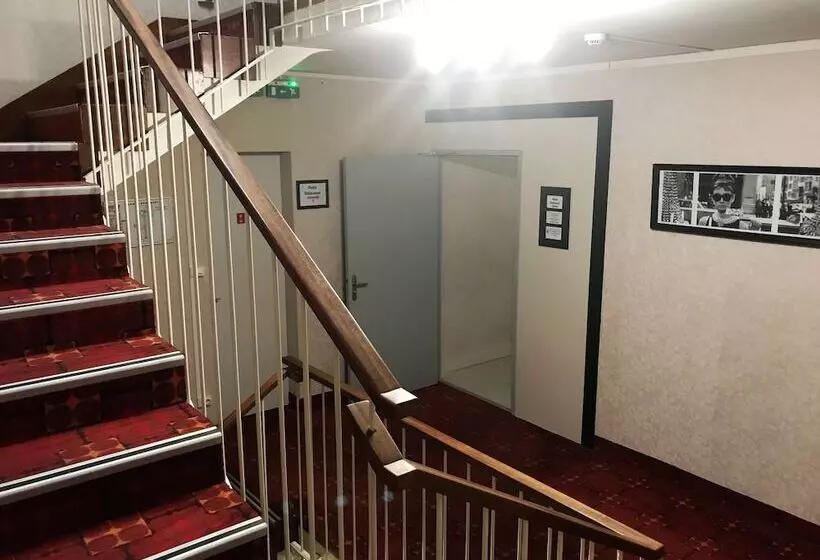 هتل Hôtel Du Commerce