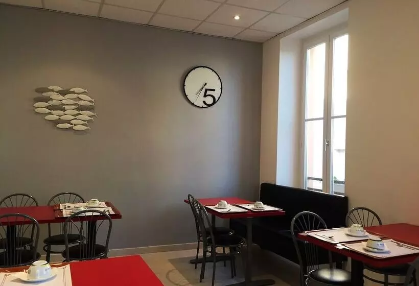 هتل Hôtel Du Commerce