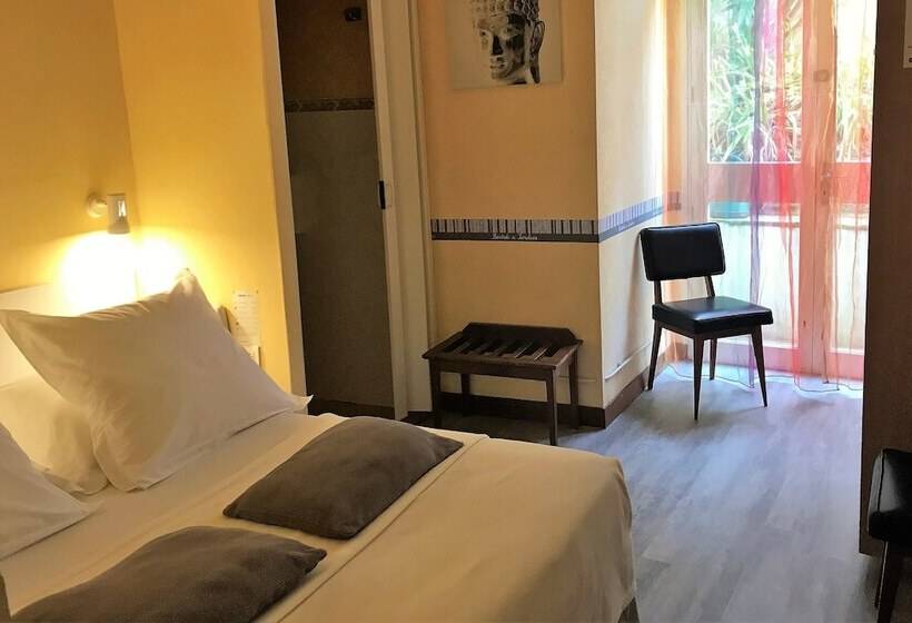 هتل Hôtel Du Commerce