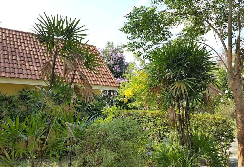 هتل Parkway Resort