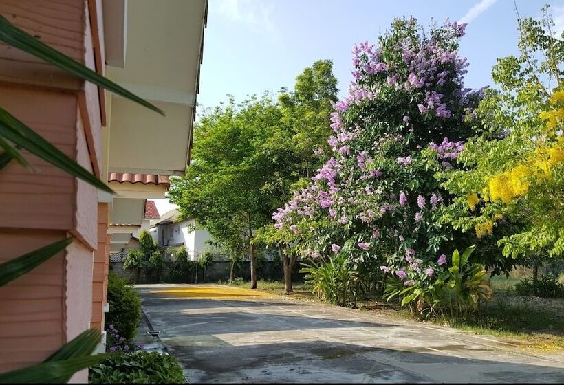 هتل Parkway Resort