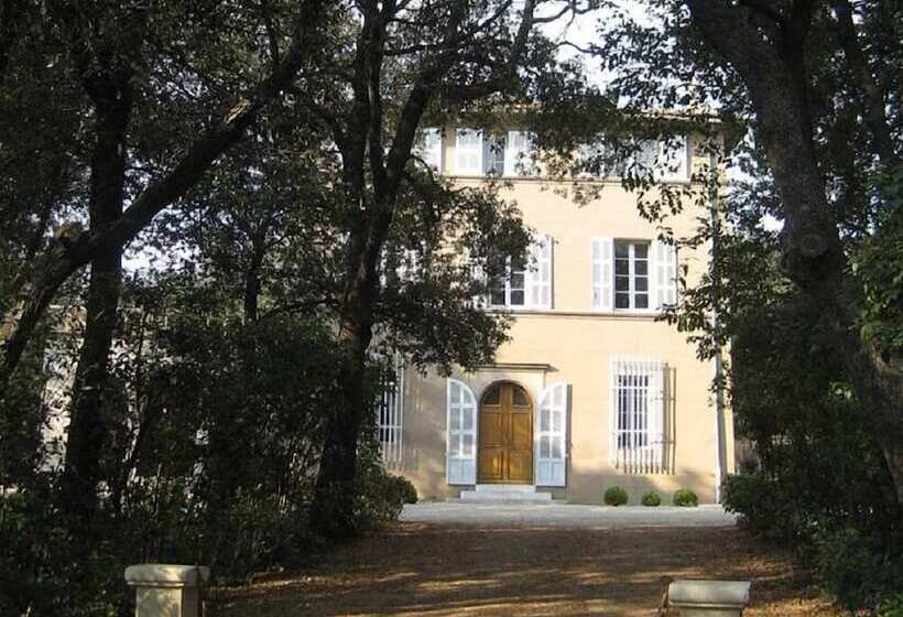 پانسیون Château D'eoures