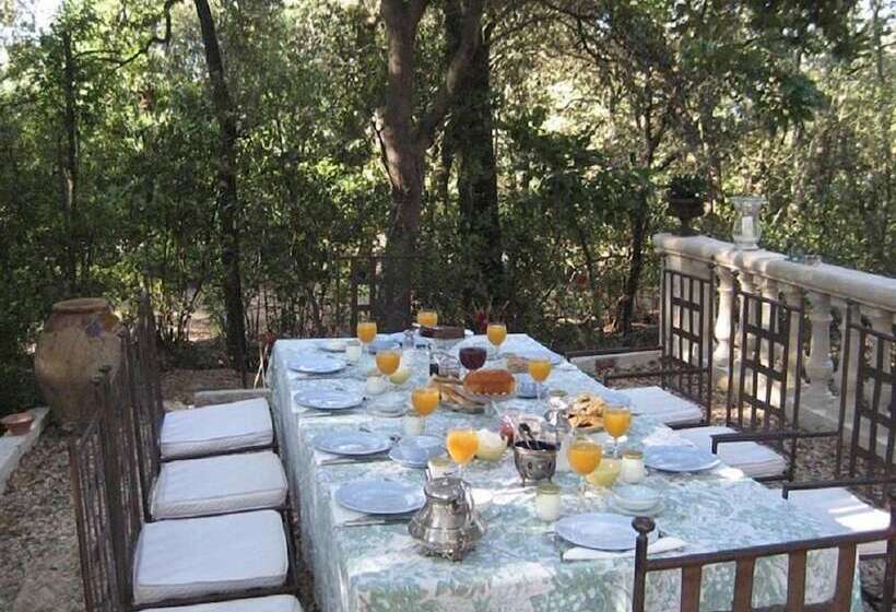 پانسیون Château D'eoures