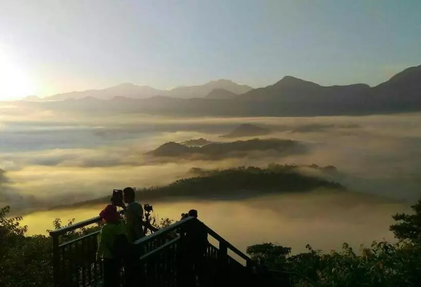 پانسیون Sun Moon Lake Friday Inn Backpacking