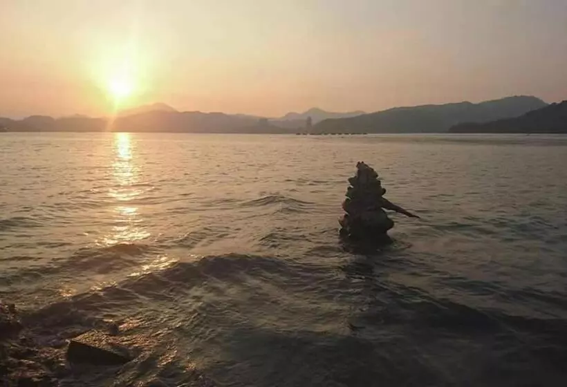 پانسیون Sun Moon Lake Friday Inn Backpacking