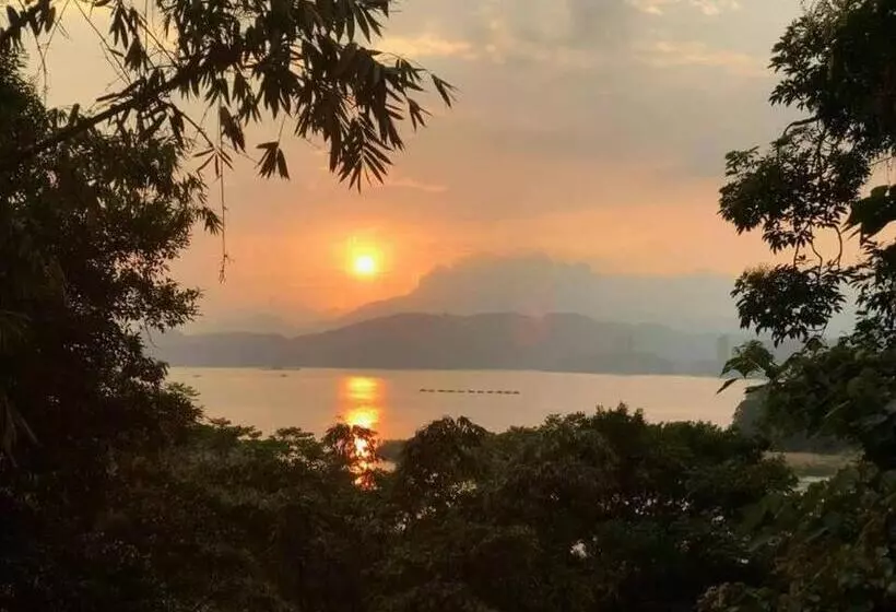 پانسیون Sun Moon Lake Friday Inn Backpacking