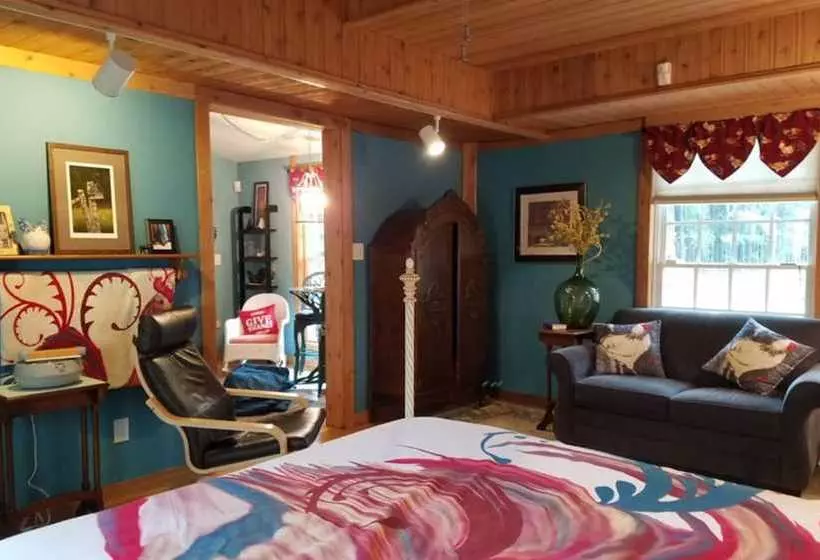 Silly Chickens Lodge B&b