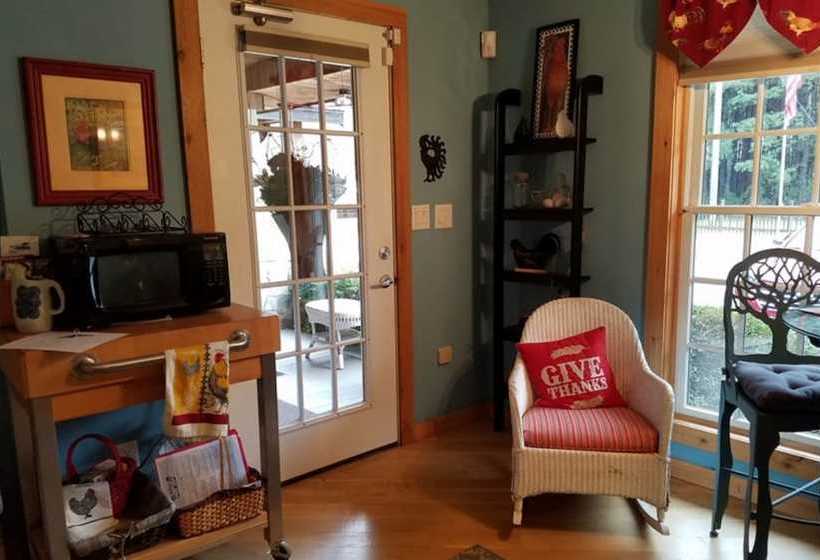 Silly Chickens Lodge B&b