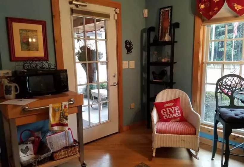 Silly Chickens Lodge B&b